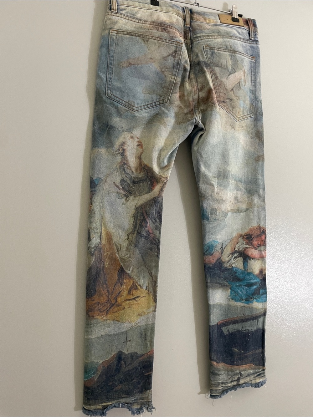 MNML Men’s Painted-Print Slim Straight Jeans in Faded Blue and Cream - Picture 13 of 14